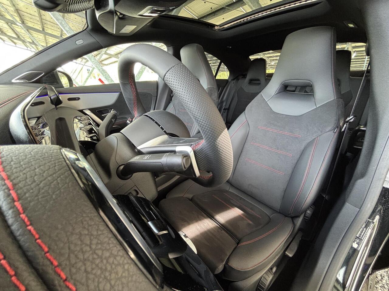 Mercedes-Benz CLA-KLASSE 180 Business Solution AMG | Panoramadak | Burmester | Rijassistentiepakket | Trekhaak | 360 camera | Sfeerverlichting | Stoel/stuurverwarming |