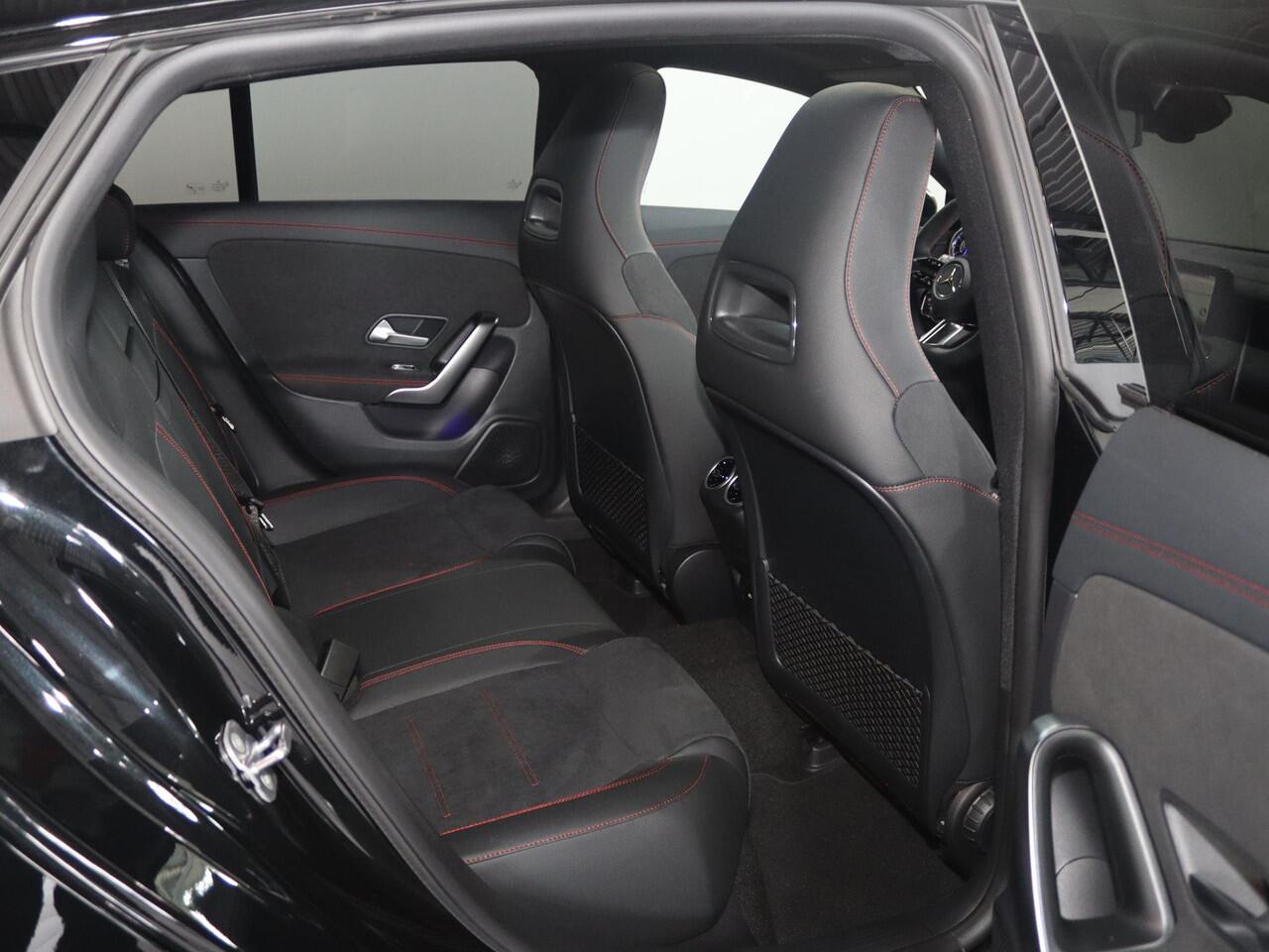 Mercedes-Benz CLA-KLASSE 250e Shooting Brake Business Solution AMG | Panoramaschuifdak | Nightpakket | 19 inch AMG-Velgen