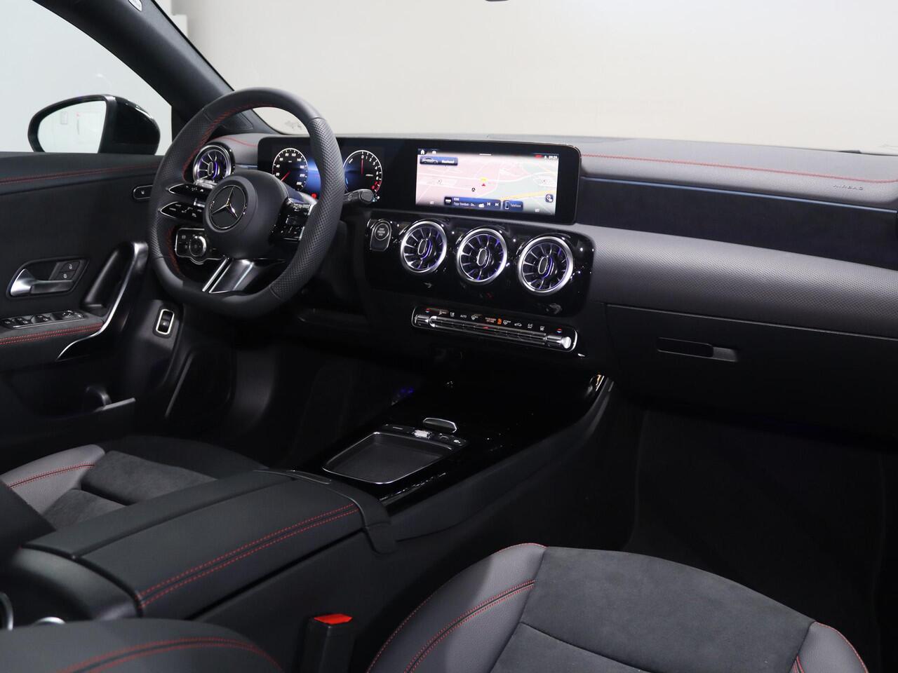 Mercedes-Benz CLA-KLASSE 250e Shooting Brake Business Solution AMG | Panoramaschuifdak | Nightpakket | 19 inch AMG-Velgen