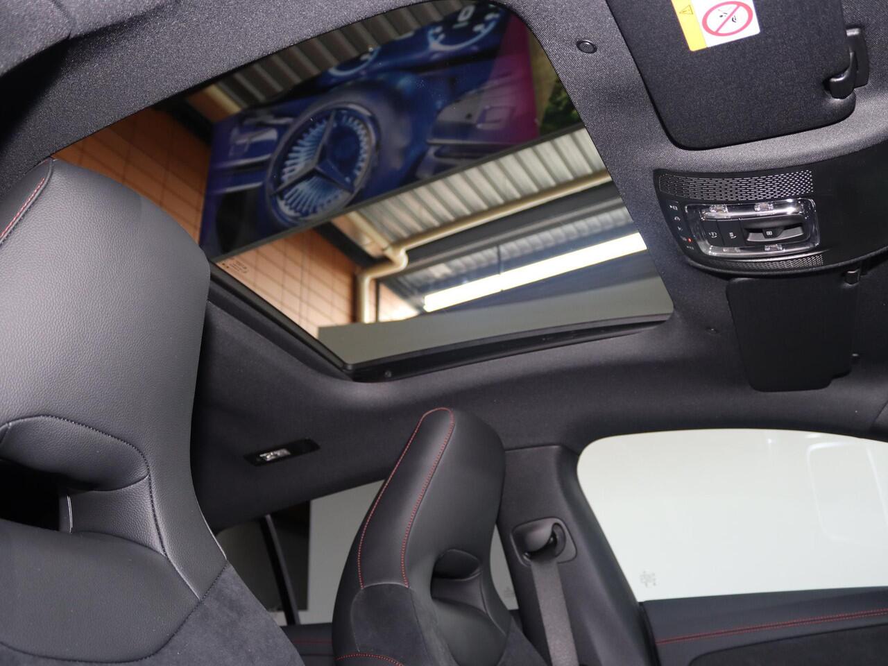 Mercedes-Benz CLA-KLASSE 250e Shooting Brake Business Solution AMG | Panoramaschuifdak | Nightpakket | 19 inch AMG-Velgen