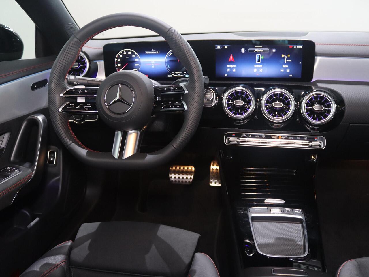 Mercedes-Benz CLA-KLASSE 250e Star Edition AMG Line | Panoramaschuifdak | Nightpakket | Achteruitrijcamera | Dodehoekassistent | Dodehoekassistent
