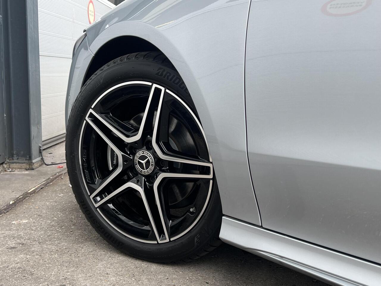 Mercedes-Benz CLA-KLASSE Shooting Brake 180 Star Edition AMG LIMITED | Night Pakket | Panoramadak | Trekhaak | Apple CarPlay | Android Auto | Sfeerverlichting | Stoelverwarming | Achteruitrijcamera | Parkeersensoren | Elektrisch inklapbare buitenspiegels