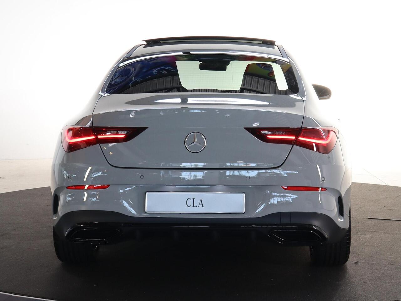 Mercedes-Benz CLA-KLASSE 180 Business Solution AMG | Panoramaschuifdak | AMG Line Plus | Head-up display | Nightpakket | 360° camera | Dodehoekassistent |