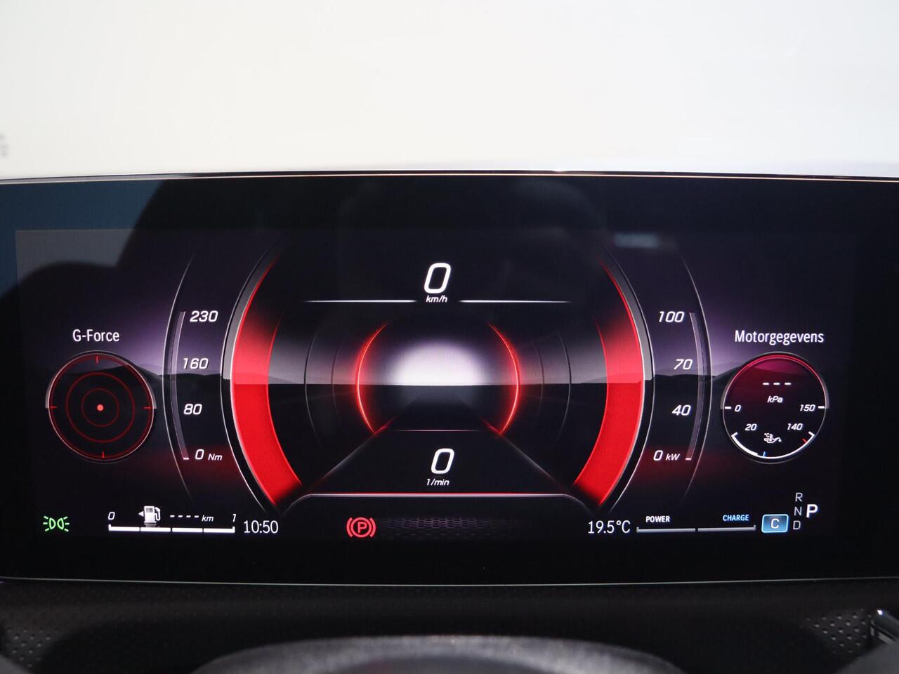 Mercedes-Benz CLA-KLASSE 180 Business Solution AMG | Panoramaschuifdak | AMG Line Plus | Head-up display | Nightpakket | 360° camera | Dodehoekassistent |