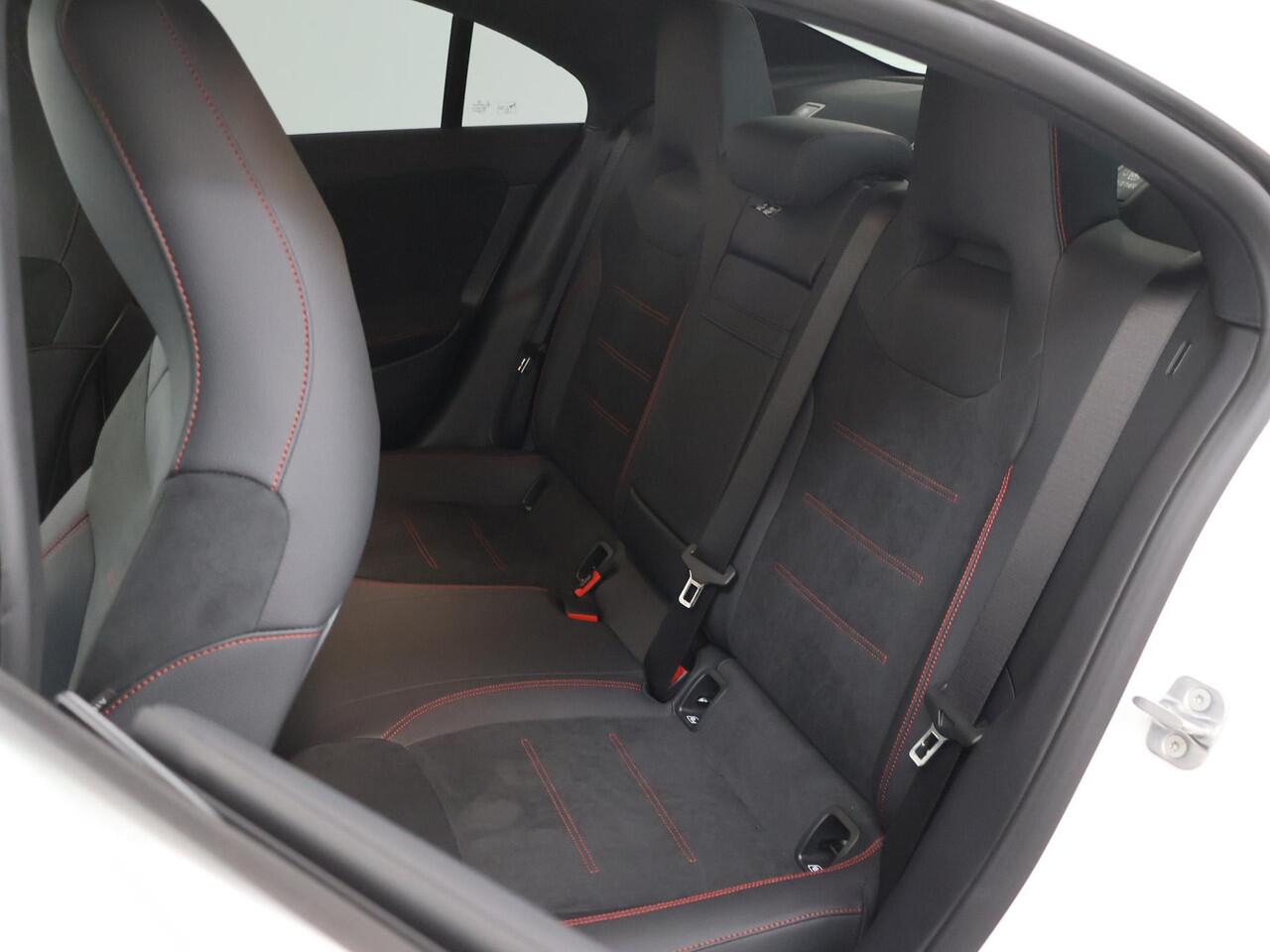 Mercedes-Benz CLA-KLASSE 180 Business Solution AMG | Rij-Assistentie| Burmester | 360° camera | Winter pakket | Techniekpakket