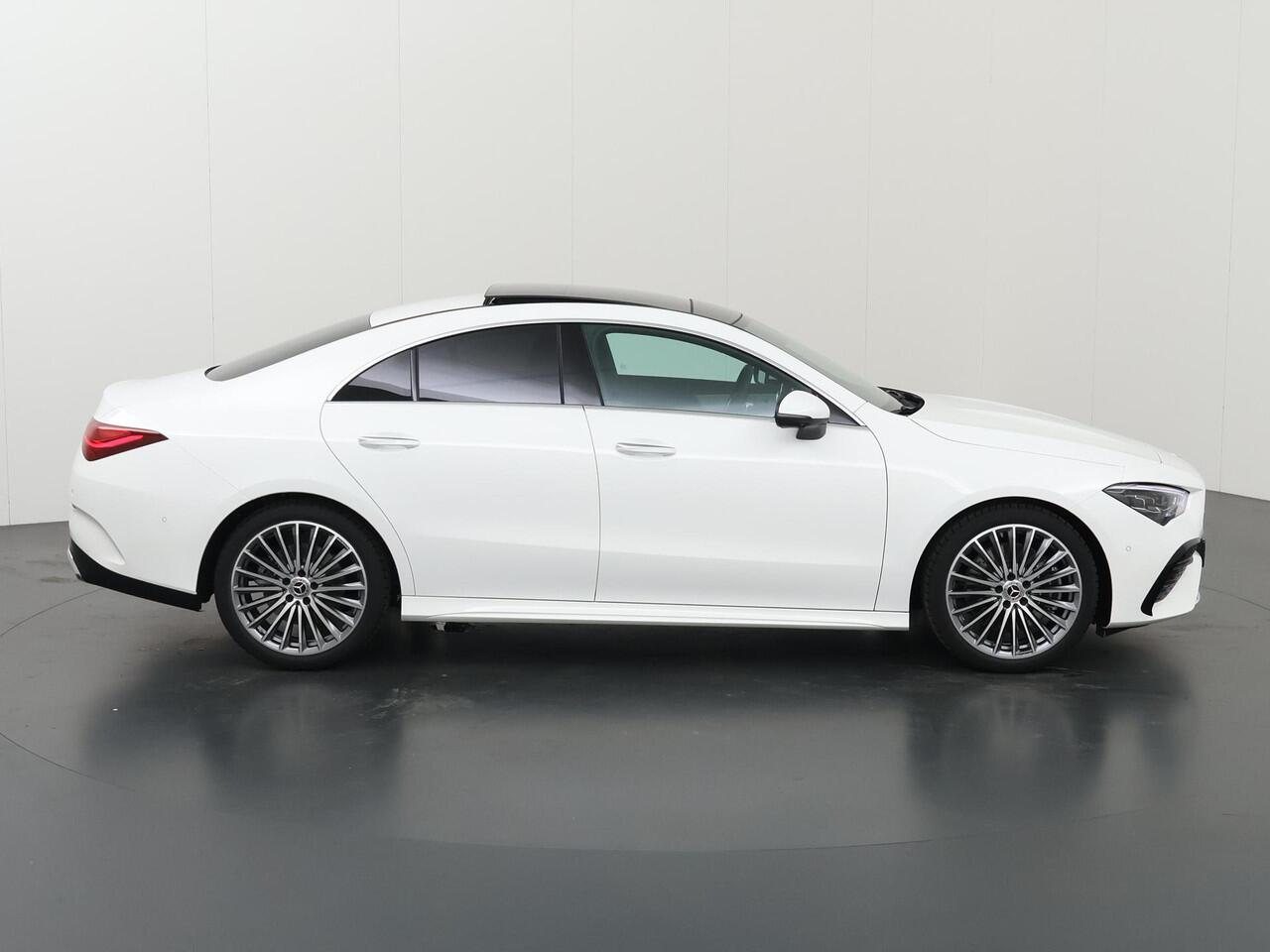 Mercedes-Benz CLA-KLASSE 180 Business Solution AMG | Rij-Assistentie| Burmester | 360° camera | Winter pakket | Techniekpakket