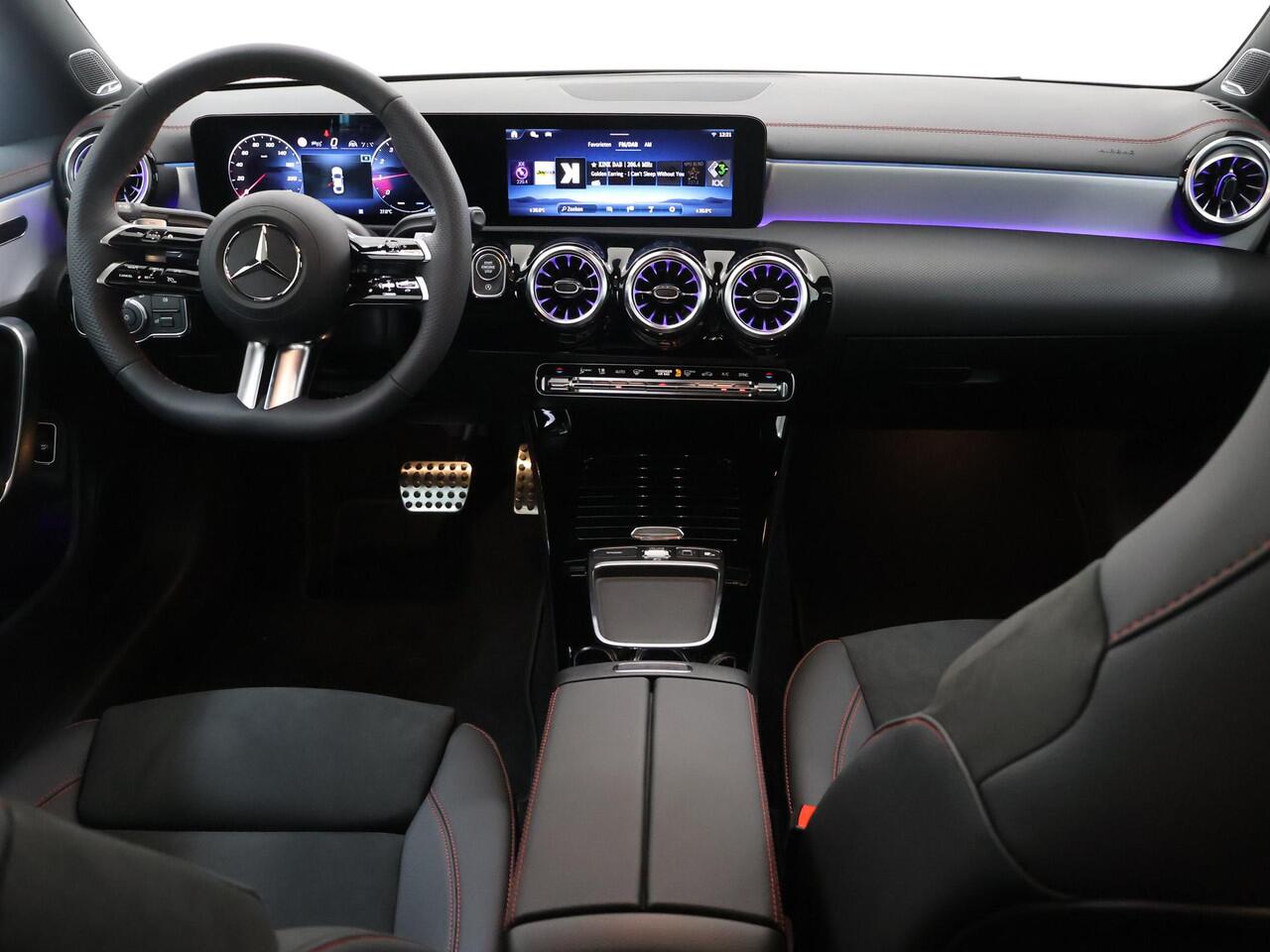 Mercedes-Benz CLA-KLASSE 180 Business Solution AMG | Rij-Assistentie| Burmester | 360° camera | Winter pakket | Techniekpakket