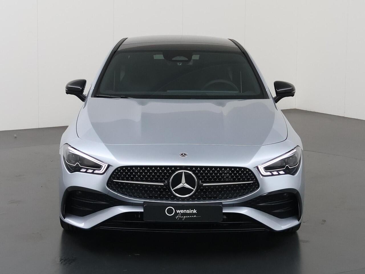 Mercedes-Benz CLA-KLASSE 180 Business Solution AMG | Panoramaschuifdak | AMG Line Plus | Head-up display | Nightpakket | 360° camera | Dodehoekassistent |