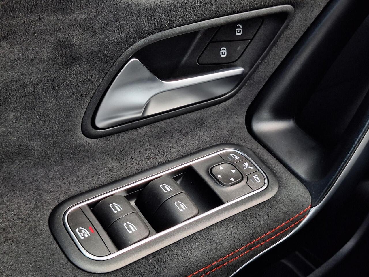 Mercedes-Benz CLA-KLASSE Shooting Brake 180 Star Edition AMG | Matgrijs | Nightpakket | Panoramadak | Dodehoekassistent | Apple CarPlay | Android Auto | Sfeerverlichting | Stoelverwarming | Achteruitrijcamera | Elektrisch Inklapbare Buitenspiegels