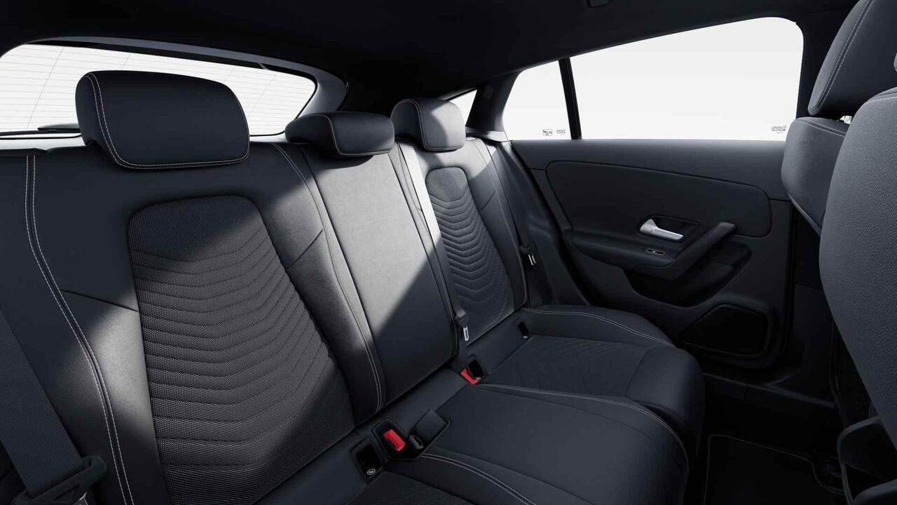 Mercedes-Benz CLA-KLASSE Shooting Brake 180 Star Edition LIMITED | Voorstoelen verwarmd | Achteruitrijcamera | LED koplampen |