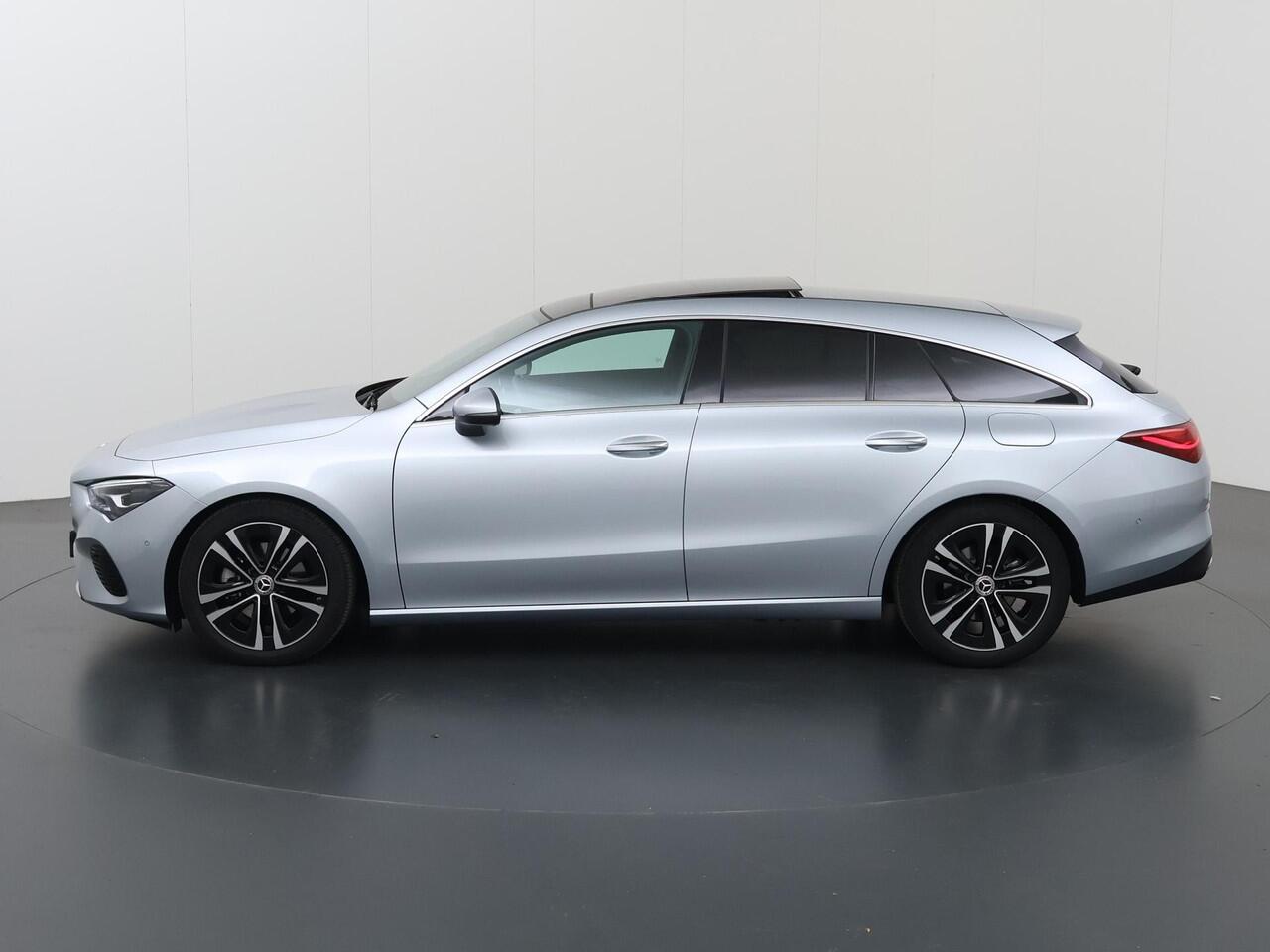 Mercedes-Benz CLA-KLASSE 180 Shooting Brake Star Edition Luxury line | Camera | Panoramadak | Stoelverwarming |