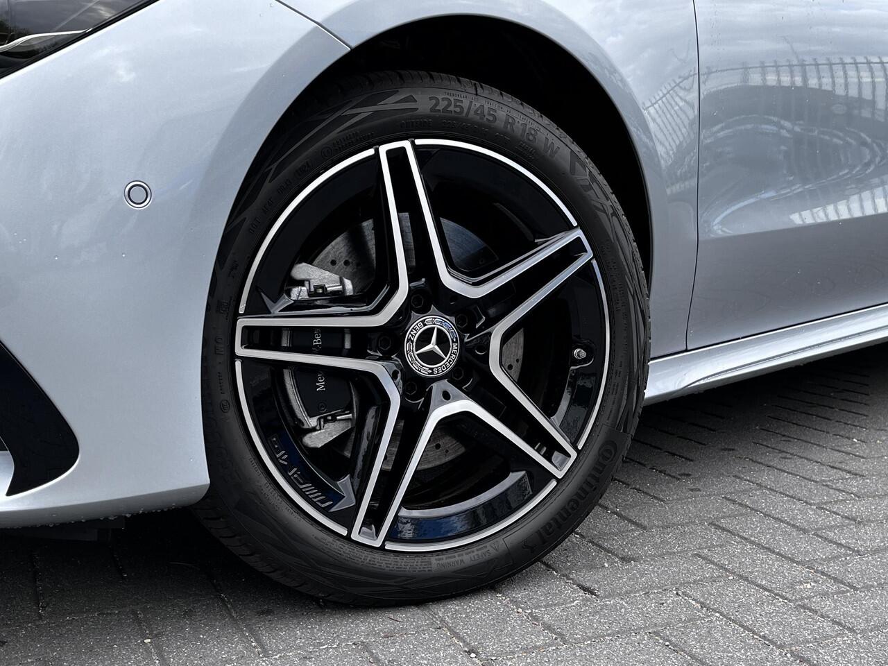 Mercedes-Benz CLA-KLASSE 250 e Star Edition AMG | Night Pakket | Dodehoekassistent | Apple CarPlay | Android Auto | Sfeerverlichting | Stoelverwarming | Parkeersensoren | Achteruitrijcamera | Elektrisch Inklapbare Buitenspiegels