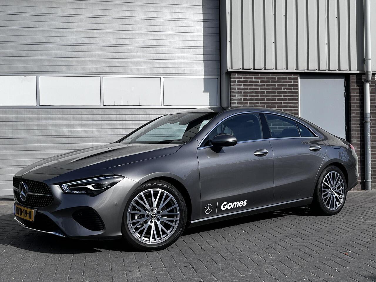 Mercedes-Benz CLA-KLASSE 180 Star Edition Luxury | Panoramadak | Apple CarPlay | Android Auto | Sierdelen Lindehout Zwart | Sfeerverlichting | Stoelverwarming | Achteruitrijcamera | Parkeersensoren | Elektrisch Inklapbare Buitenspiegels