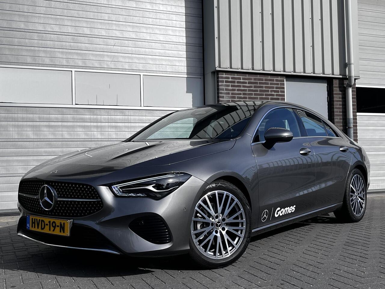 Mercedes-Benz CLA-KLASSE 180 Star Edition Luxury | Panoramadak | Apple CarPlay | Android Auto | Sierdelen Lindehout Zwart | Sfeerverlichting | Stoelverwarming | Achteruitrijcamera | Parkeersensoren | Elektrisch Inklapbare Buitenspiegels