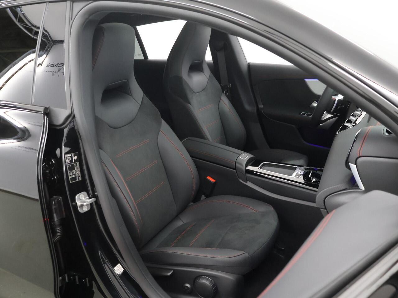 Mercedes-Benz CLA-KLASSE Shooting Brake 250e Star Edition AMG Line | Panoramaschuifdak | MULTIBEAM LED | Nightpakket | Sfeerverlichting | Multispaak Velgen