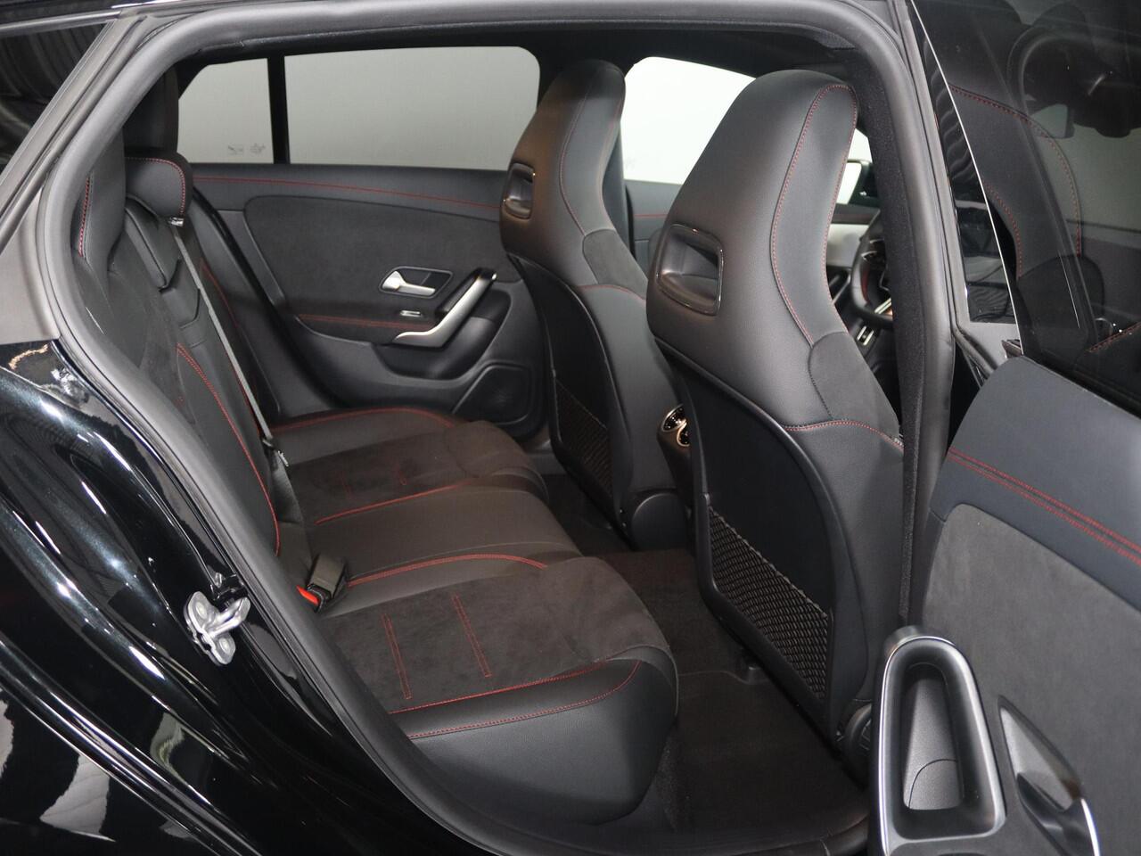 Mercedes-Benz CLA-KLASSE Shooting Brake 250e Business Solution AMG | Nightpakket | Panoramaschuifdak | Achteruitrijcamera | 19 Inch AMG-velgen |