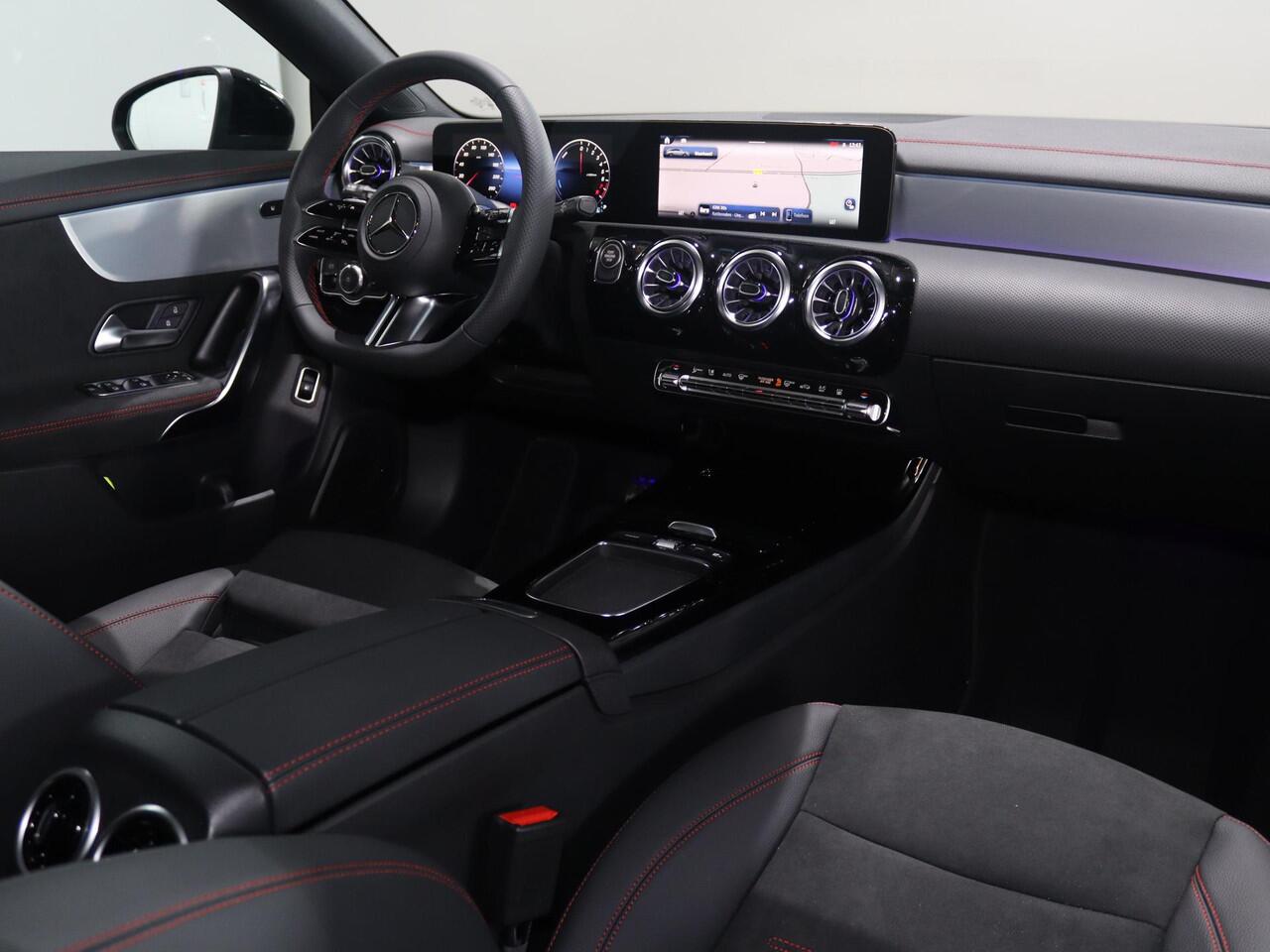 Mercedes-Benz CLA-KLASSE Shooting Brake 250e Business Solution AMG | Nightpakket | Panoramaschuifdak | Achteruitrijcamera | 19 Inch AMG-velgen |