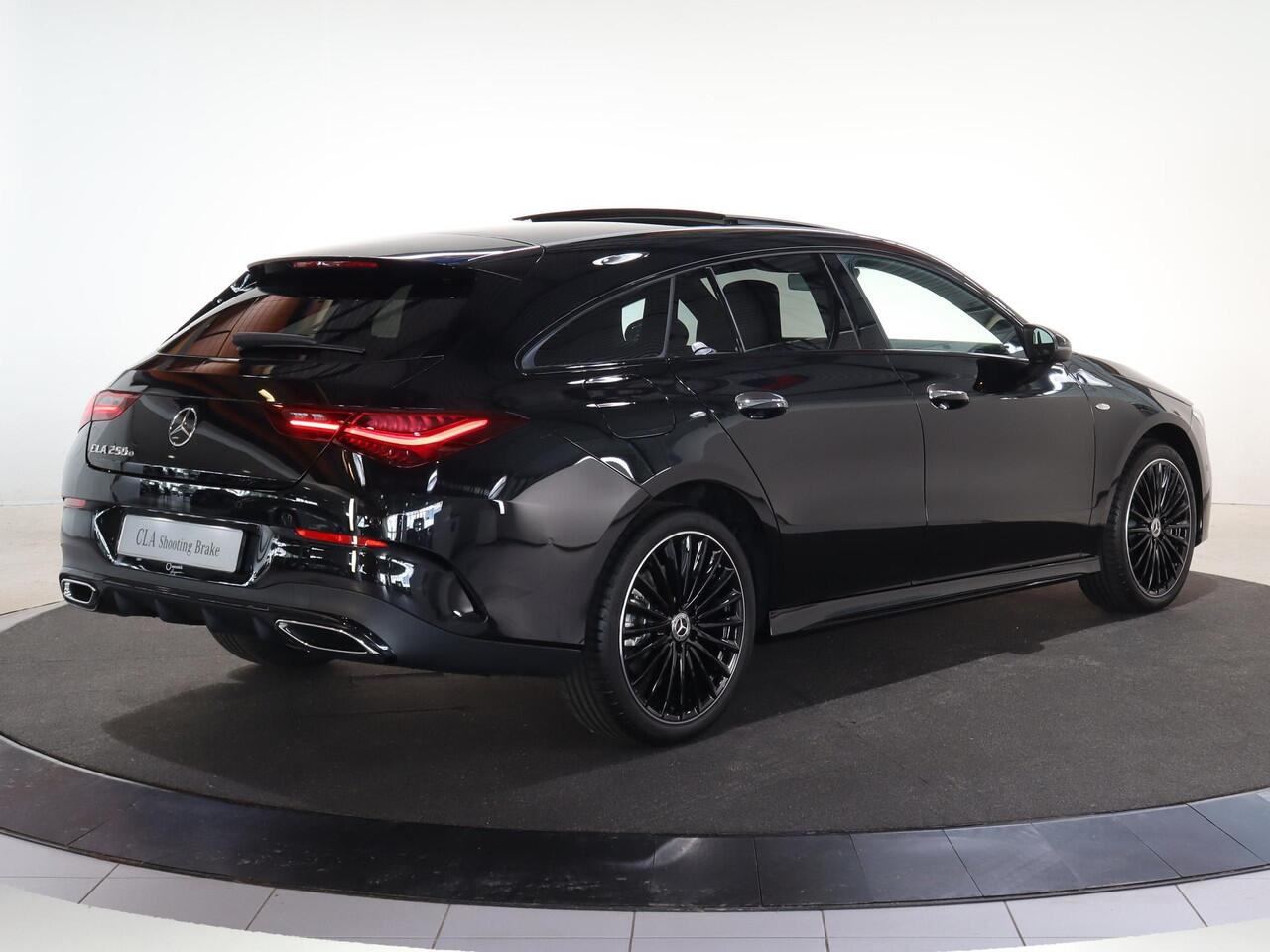 Mercedes-Benz CLA-KLASSE Shooting Brake 250e Business Solution AMG | Nightpakket | Panoramaschuifdak | Achteruitrijcamera | 19 Inch AMG-velgen |