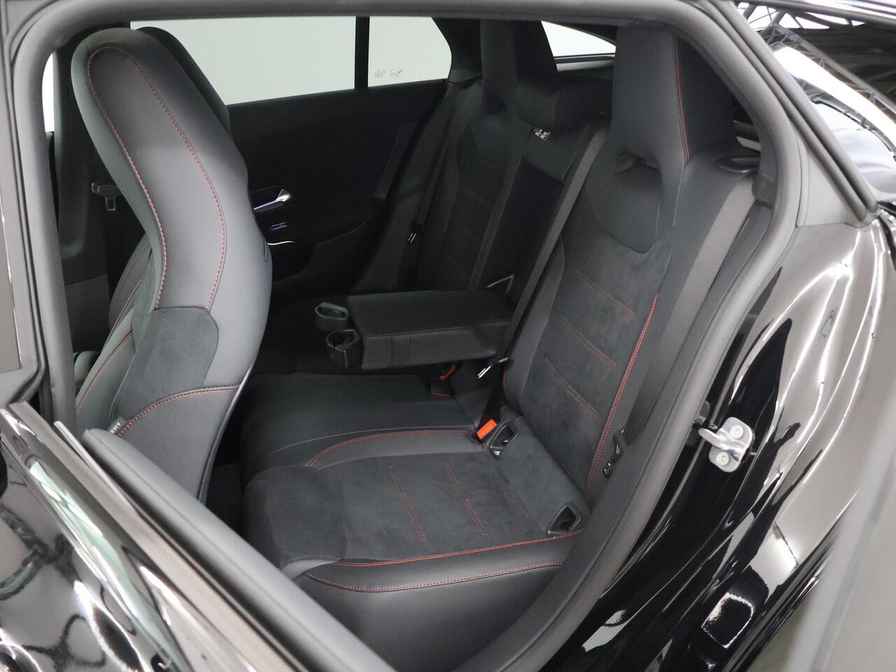 Mercedes-Benz CLA-KLASSE Shooting Brake 250e Business Solution AMG | Panoramaschuifdak | Nightpakket | Achteruitrijcamera |