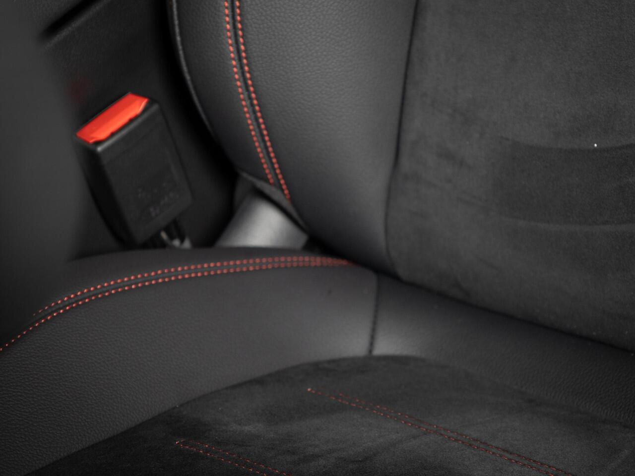 Mercedes-Benz CLA-KLASSE Coupé 180 Star Edition AMG Line Panorama dak