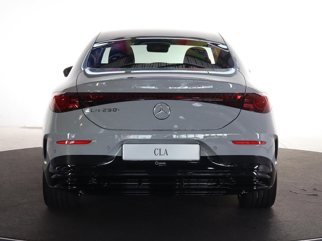 Mercedes-Benz CLA-KLASSE 250+ Launch Edition 85 kWh | Night | Panoramadak | Stoelverwarming | DISTRONIC | Achteruitrijcamera | Dodehoekassistent |