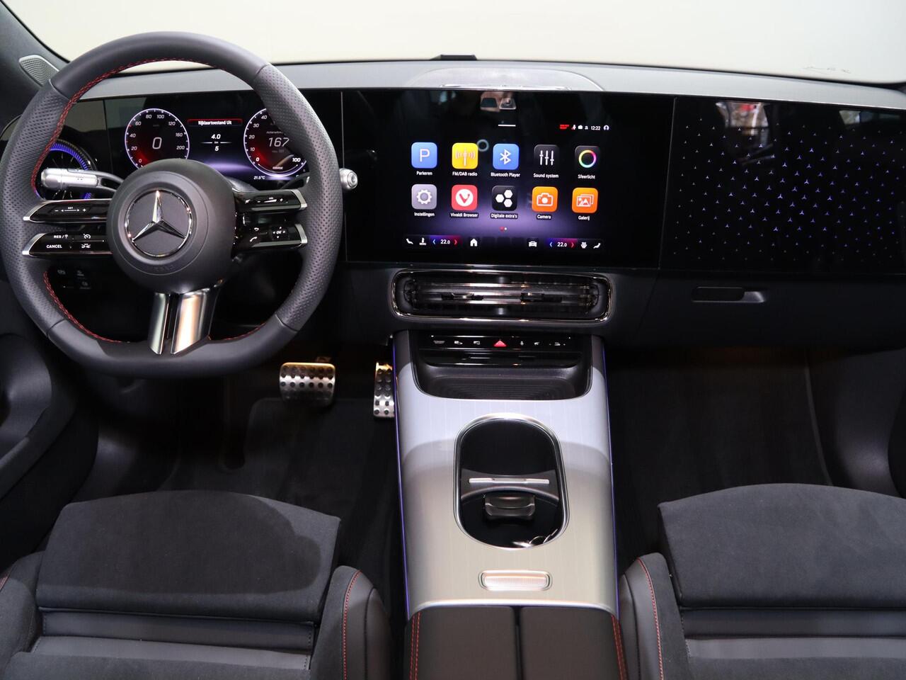 Mercedes-Benz CLA-KLASSE 250+ Launch Edition 85 kWh | Night | Panoramadak | Stoelverwarming | DISTRONIC | Achteruitrijcamera | Dodehoekassistent |