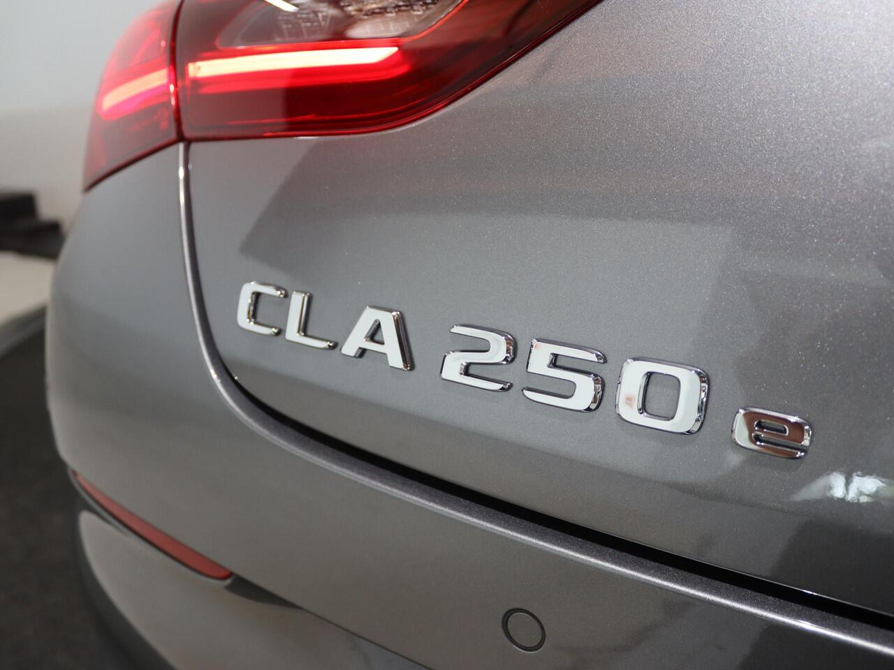 Mercedes-Benz CLA-KLASSE Shooting Brake 250e Business Solution AMG | Panoramaschuifdak | Nightpakket | Achteruitrijcamera