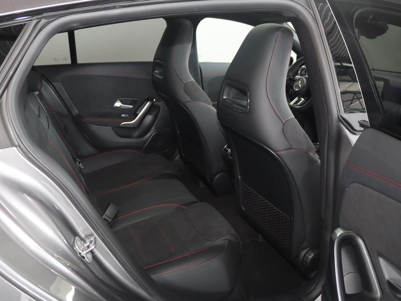 Mercedes-Benz CLA-KLASSE Shooting Brake 250e Business Solution AMG | Panoramaschuifdak | Nightpakket | Achteruitrijcamera