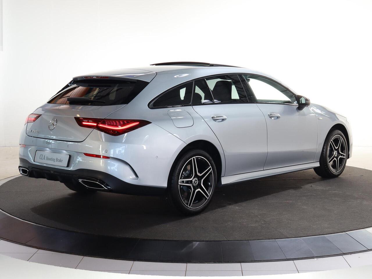 Mercedes-Benz CLA-KLASSE Shooting Brake 250e Business Solution AMG | Panoramaschuifdak | Night | Achteruitrijcamera| Stoelverwarming voor | LED koplampen | Trekhaak | Apple Carplay / Android auto
