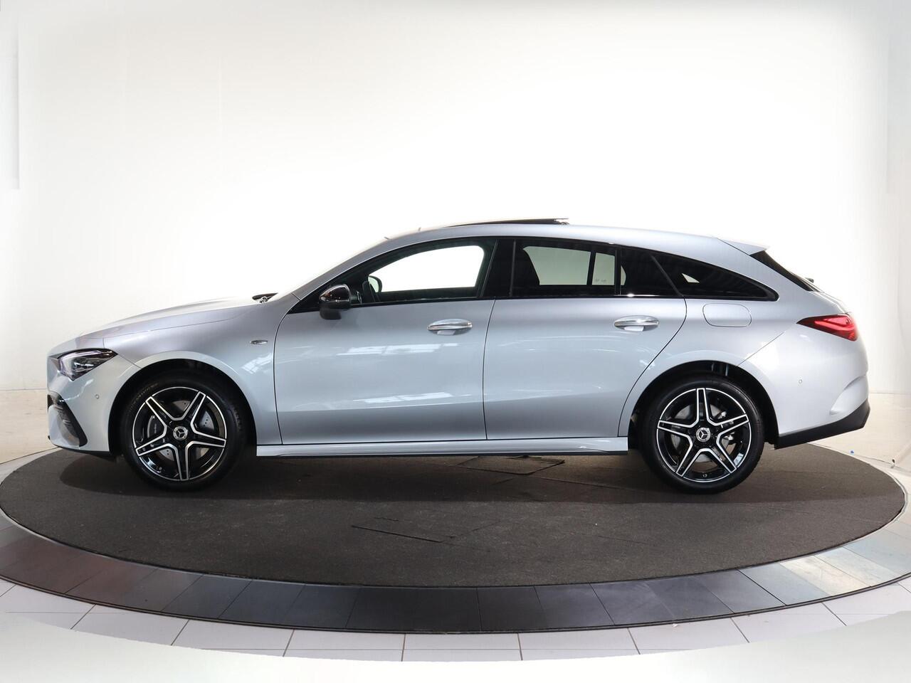 Mercedes-Benz CLA-KLASSE Shooting Brake 250e Business Solution AMG | Panoramaschuifdak | Night | Achteruitrijcamera| Stoelverwarming voor | LED koplampen | Trekhaak | Apple Carplay / Android auto