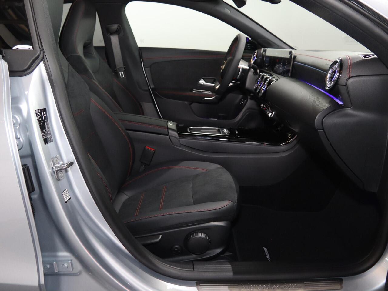 Mercedes-Benz CLA-KLASSE Shooting Brake 250e Business Solution AMG | Panoramaschuifdak | Night | Achteruitrijcamera| Stoelverwarming voor | LED koplampen | Trekhaak | Apple Carplay / Android auto