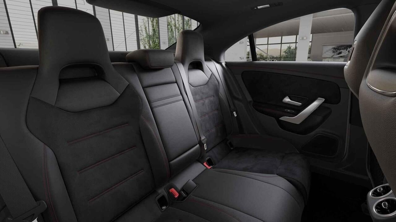 Mercedes-Benz CLA-KLASSE 180 Star Edition AMG Line | Panoramaschuifdak | Night | Achteruitrijcamera | Stoelverwarming voor