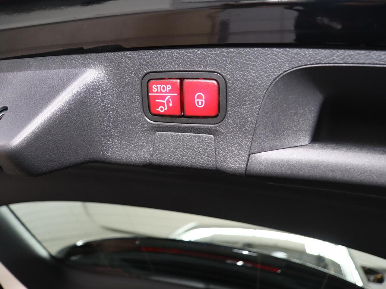 Mercedes-Benz CLA-KLASSE Shooting Brake 180 Star Edition LIMITED | Stoelverwarming | Achteruitrijcamera | LED koplampen | MBUX |