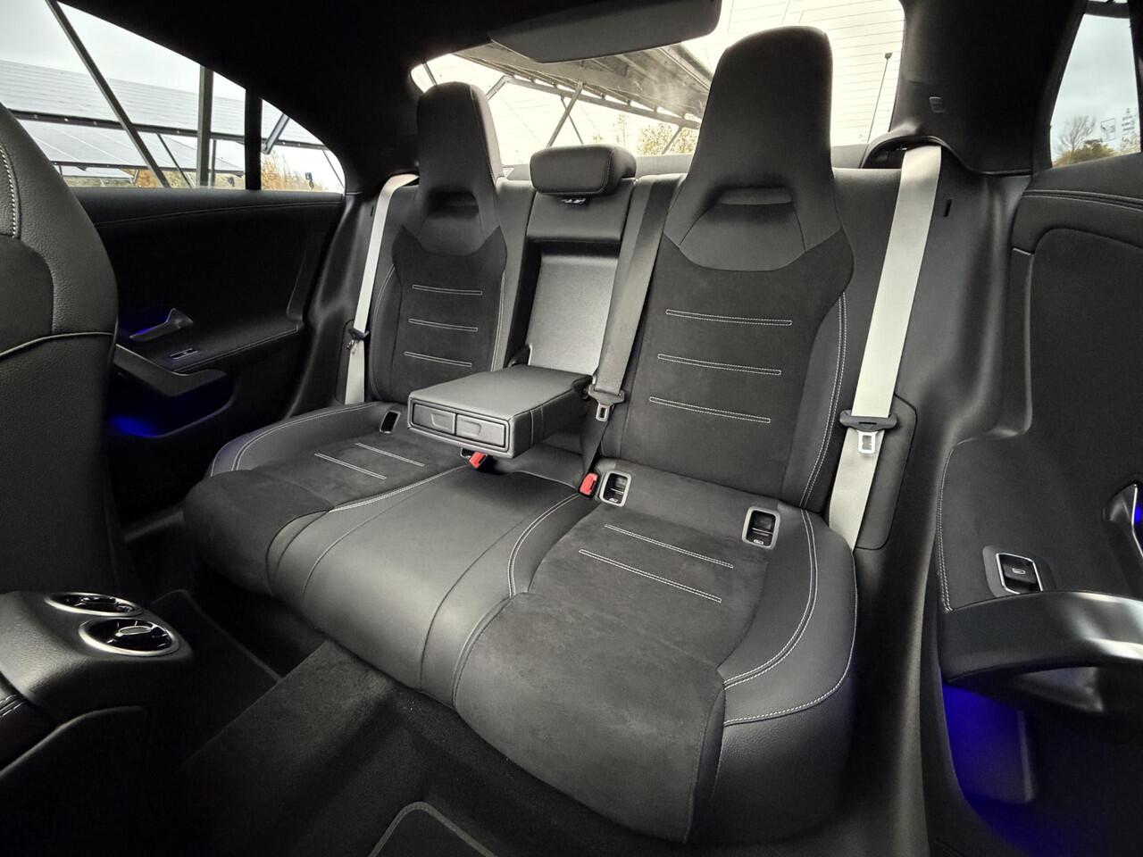 Mercedes-Benz CLA-KLASSE 180 Business Solution AMG | Night | Panoramadak | AMG Line Plus | Burmester | Trekhaak | Rijassistentiepakket | Head-up display | 360° camera | Techniekpakket | Winter pakket |