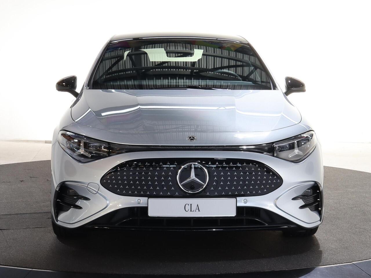 Mercedes-Benz CLA-KLASSE 250+ Launch Edition 85 kWh | Night | Panoramadak | Stoelverwarming | DISTRONIC | Achteruitrijcamera | Dodehoekassistent |