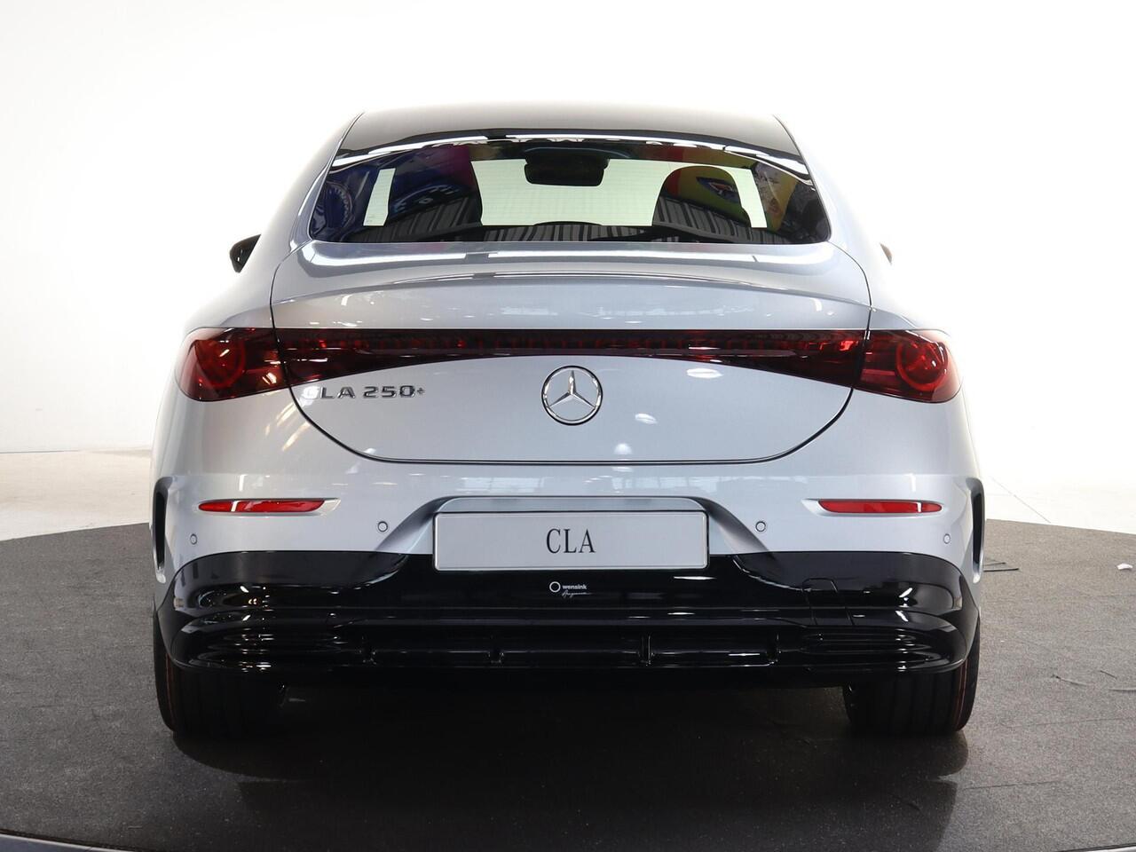 Mercedes-Benz CLA-KLASSE 250+ Launch Edition 85 kWh | Night | Panoramadak | Stoelverwarming | DISTRONIC | Achteruitrijcamera | Dodehoekassistent |