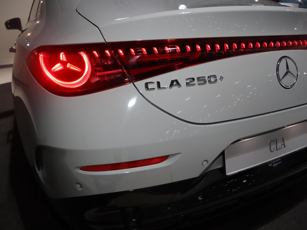 Mercedes-Benz CLA-KLASSE 250+ Launch Edition 85 kWh | Night | Panoramadak | Stoelverwarming | DISTRONIC | Achteruitrijcamera | Dodehoekassistent |