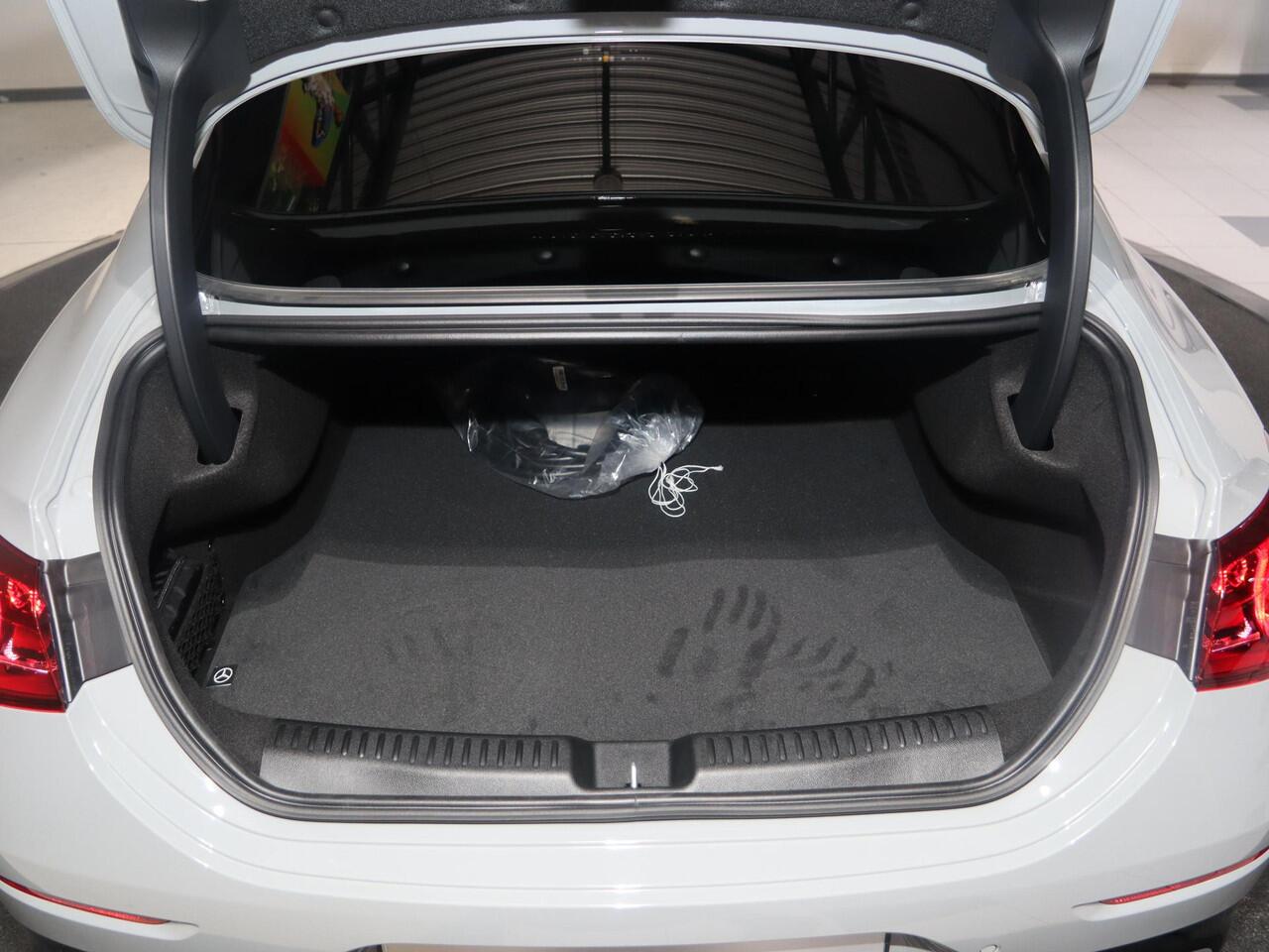 Mercedes-Benz CLA-KLASSE 250+ Launch Edition 85 kWh | Night | Panoramadak | Stoelverwarming | DISTRONIC | Achteruitrijcamera | Dodehoekassistent |