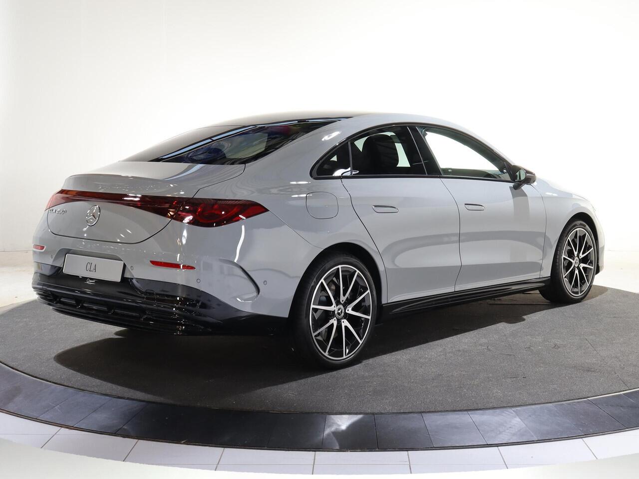 Mercedes-Benz CLA-KLASSE 250+ Launch Edition 85 kWh | Night | Panoramadak | Stoelverwarming | DISTRONIC | Achteruitrijcamera | Dodehoekassistent |