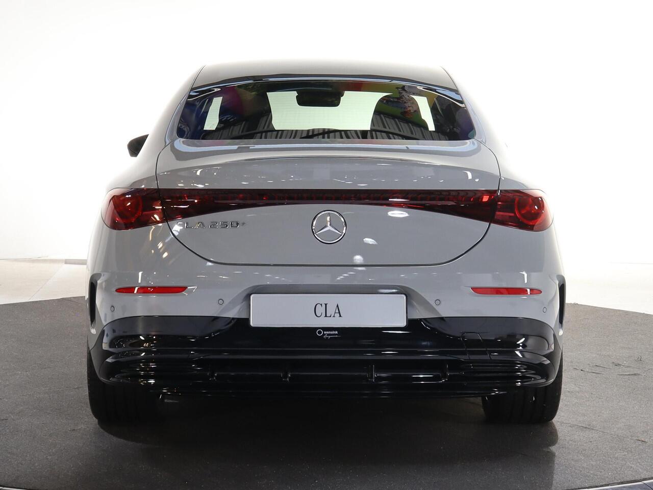 Mercedes-Benz CLA-KLASSE 250+ Launch Edition 85 kWh | Night | Panoramadak | Stoelverwarming | DISTRONIC | Achteruitrijcamera | Dodehoekassistent |