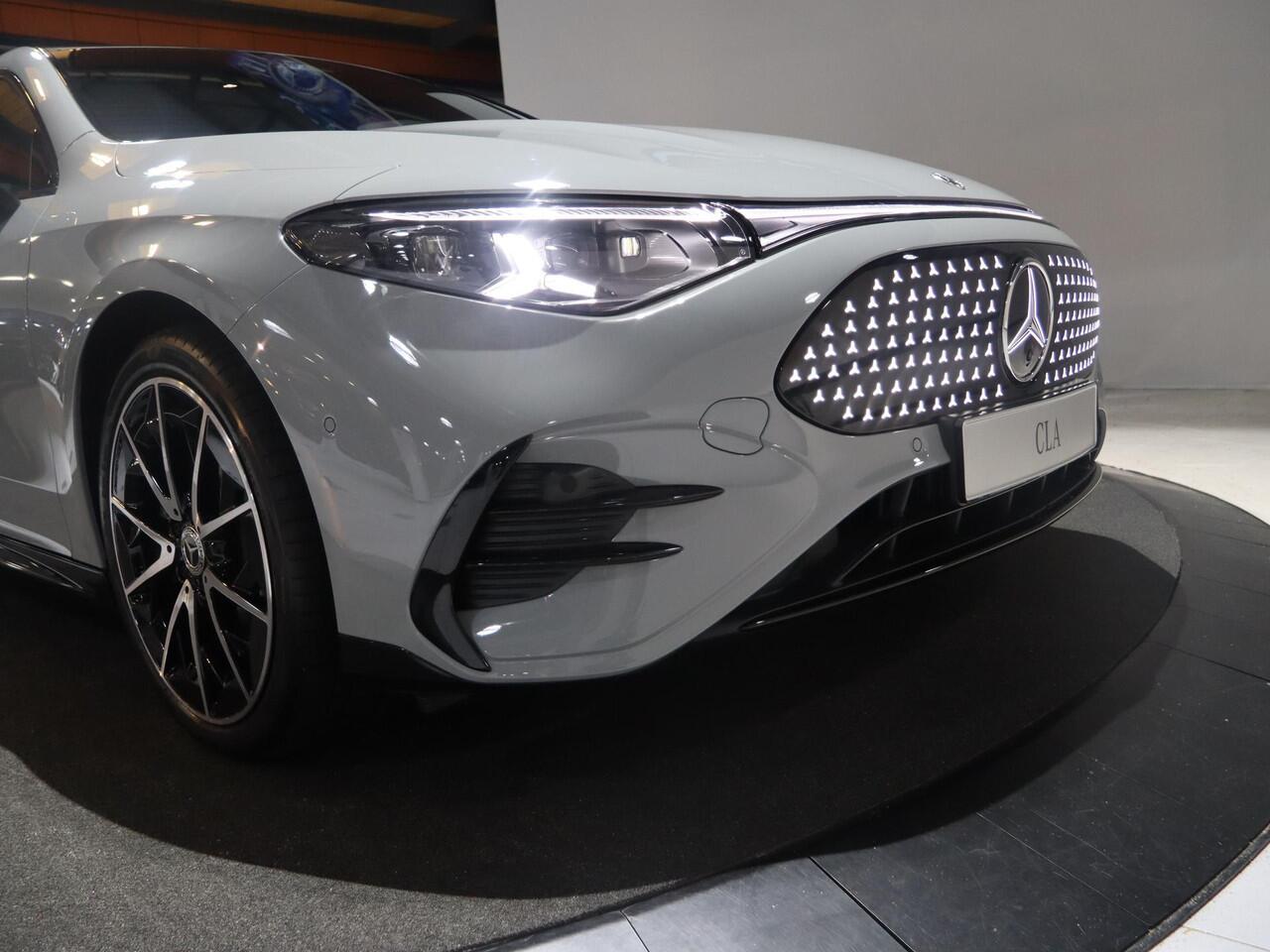 Mercedes-Benz CLA-KLASSE 250+ Launch Edition 85 kWh | Night | Panoramadak | Stoelverwarming | DISTRONIC | Achteruitrijcamera | Dodehoekassistent |