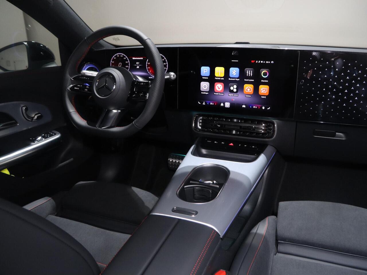 Mercedes-Benz CLA-KLASSE 250+ Launch Edition 85 kWh | Night | Panoramadak | Stoelverwarming | DISTRONIC | Achteruitrijcamera | Dodehoekassistent |