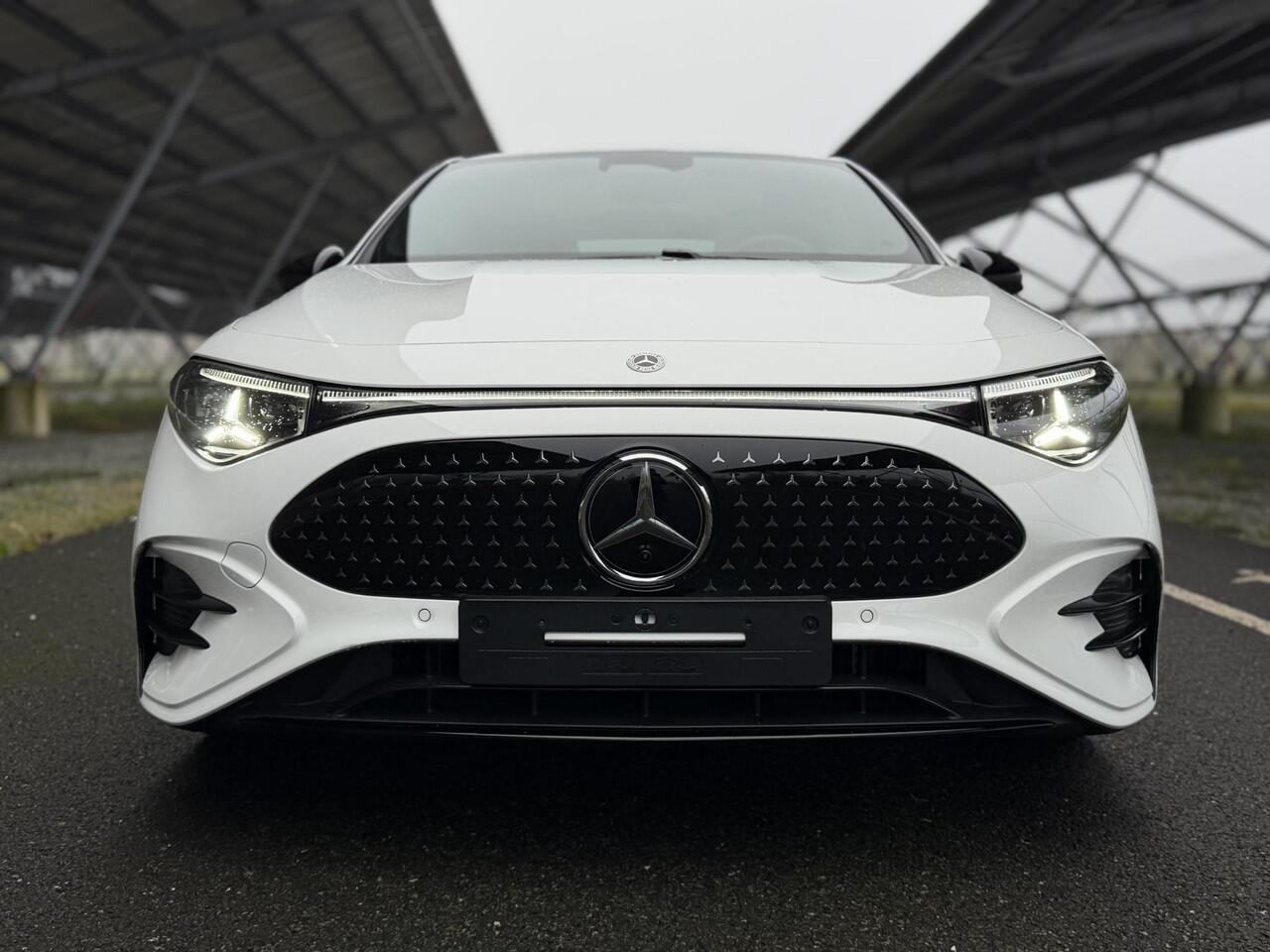 Mercedes-Benz CLA-KLASSE 250+ Launch Edition 85 kWh | Night | Panoramadak | Trekhaak | Stoelverwarming | DISTRONIC | Achteruitrijcamera | Dodehoekassistent |