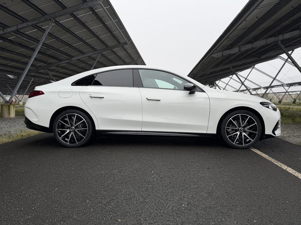 Mercedes-Benz CLA-KLASSE 250+ Launch Edition 85 kWh | Night | Panoramadak | Trekhaak | Stoelverwarming | DISTRONIC | Achteruitrijcamera | Dodehoekassistent |