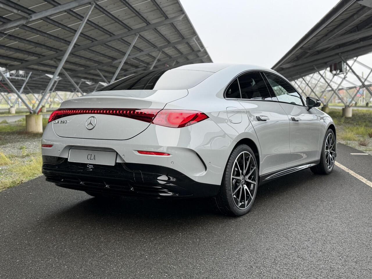 Mercedes-Benz CLA-KLASSE 250+ Launch Edition 85 kWh | Night | Panoramadak | Stoelverwarming | DISTRONIC | Achteruitrijcamera | Dodehoekassistent |