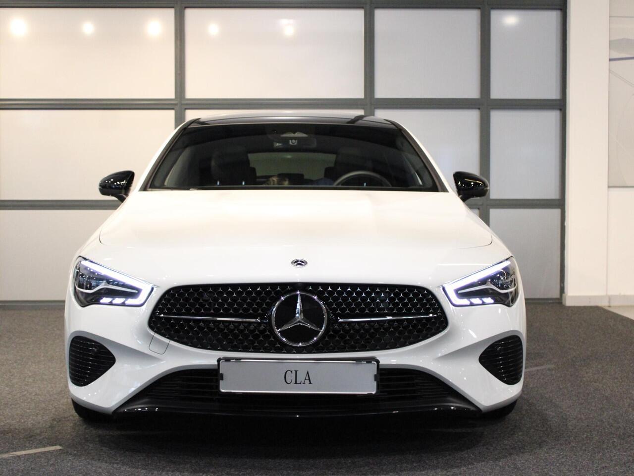 Mercedes-Benz CLA-KLASSE Shooting Brake 200 Luxury Line Panorama dak