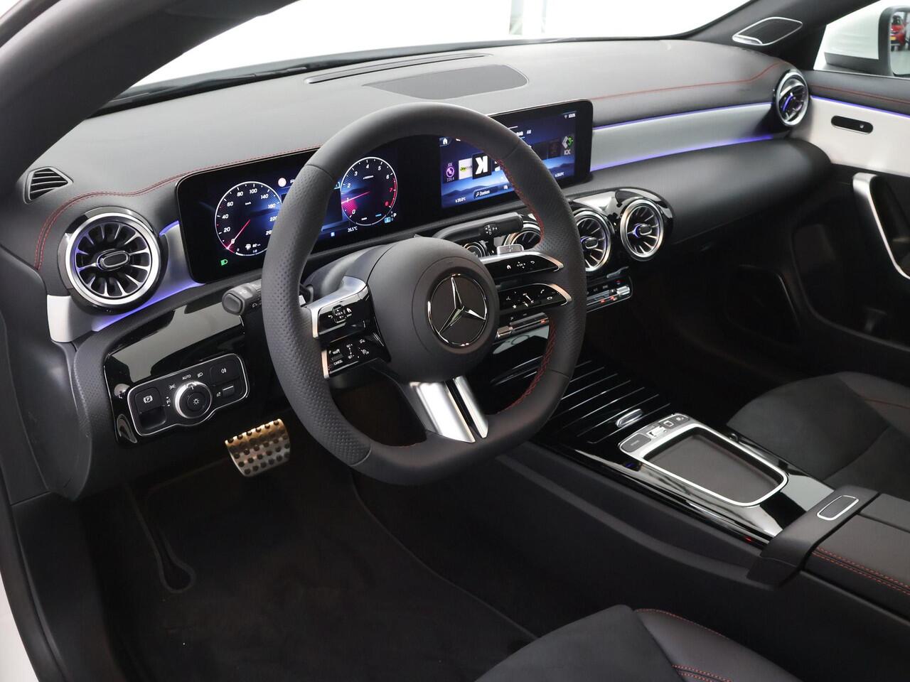 Mercedes-Benz CLA-KLASSE 180 Business Solution AMG | Rij-Assistentie| Burmester | 360° camera | Winter pakket | Techniekpakket