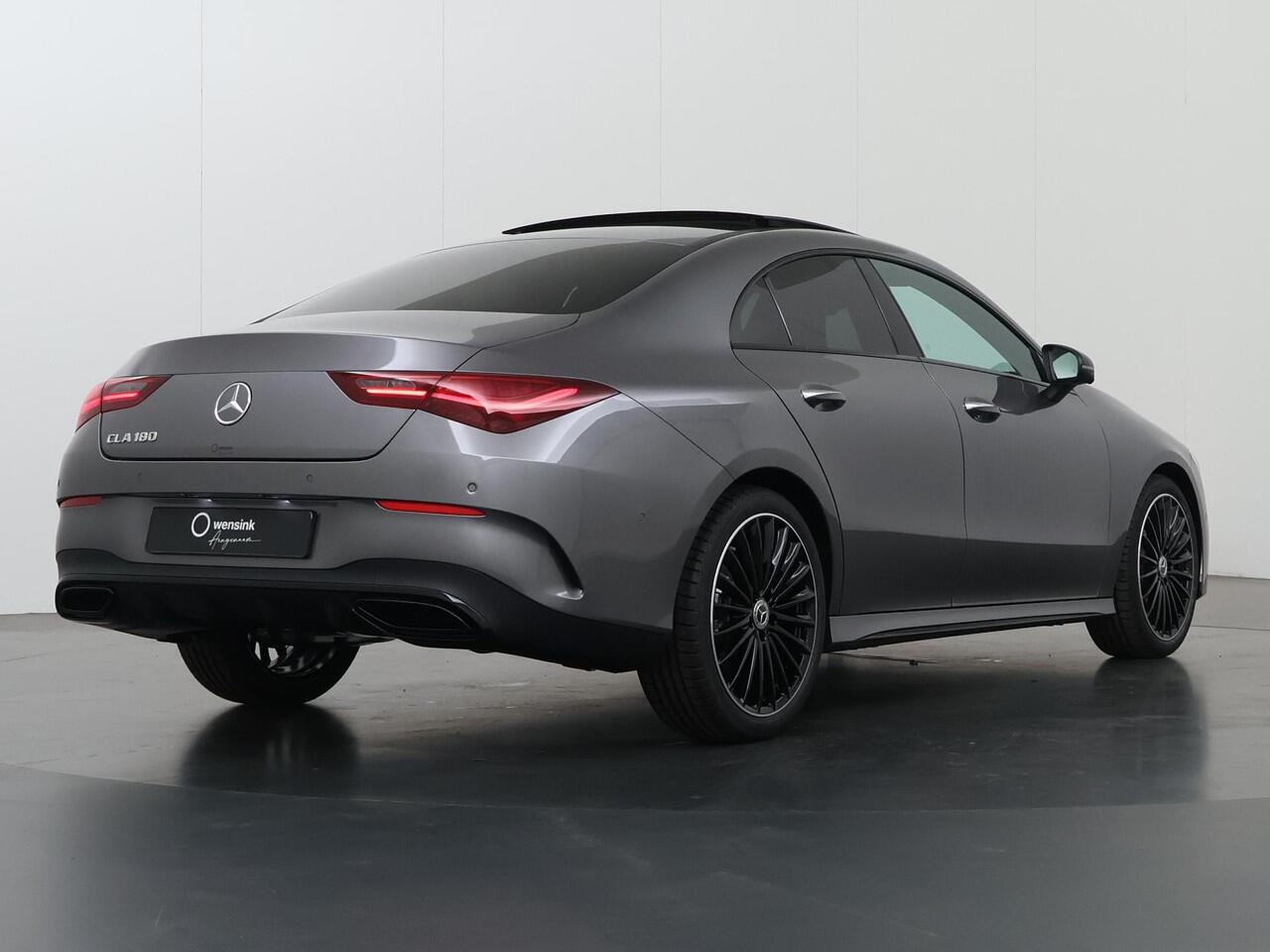 Mercedes-Benz CLA-KLASSE 180 Business Solution AMG | Panoramaschuifdak | AMG Line Plus | Nightpakket | Head-Up | Dodehoekassistent