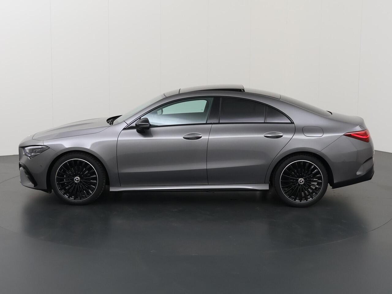 Mercedes-Benz CLA-KLASSE 180 Business Solution AMG | Panoramaschuifdak | AMG Line Plus | Nightpakket | Head-Up | Dodehoekassistent