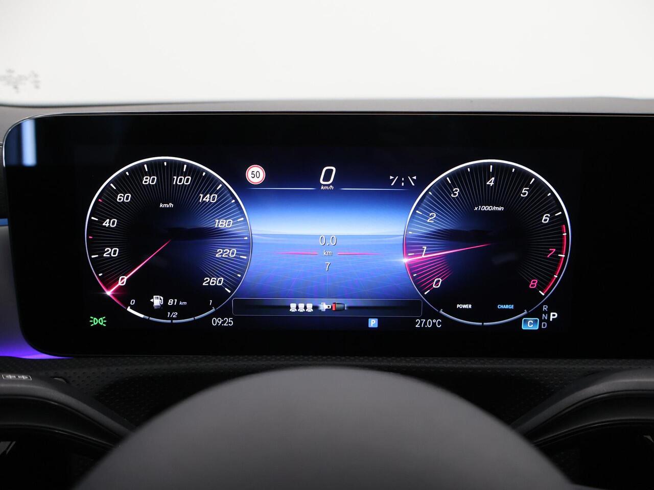 Mercedes-Benz CLA-KLASSE 180 Business Solution AMG | Panoramaschuifdak | AMG-line plus | Head-Up | Dodehoekassistent | Nightpakket |